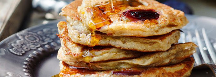 Whole grain pancakes with plums