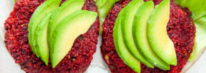 Pieczone burgery buraczkowe z quinoa i fetą