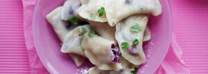 Pierogi z jagodami i białym serem