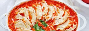 Pierożki z mozzarellą zapiekane w sosie pomidorowym
