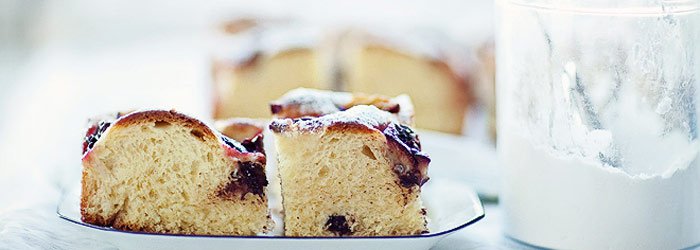 Placek drożdżowy ze śliwkami i czekoladą