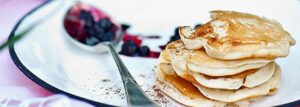 Ricotta pancakes with cinnamon and berry syrup