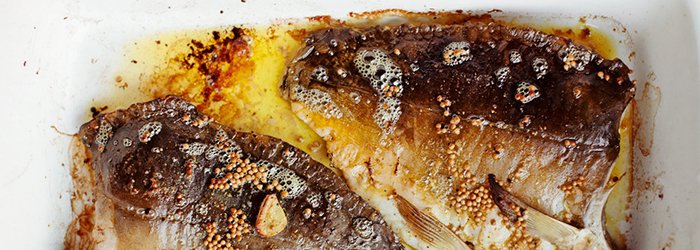 Płaty karpia pieczone w curry z gorczycą