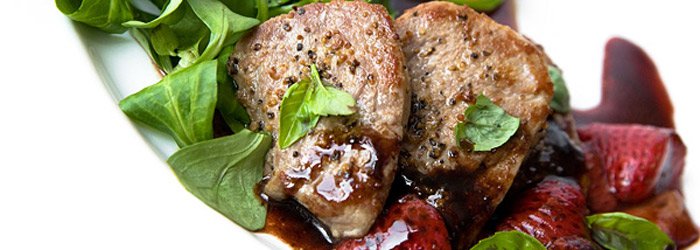 Polędwiczki wieprzowe w truskawkowym sosie balsamicznym