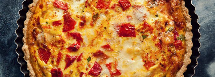 Quiche z pieczoną papryką i serem kozim lub fetą