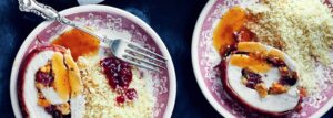 Rolada z indyka w szynce parmeńskiej z żurawiną i morelami
