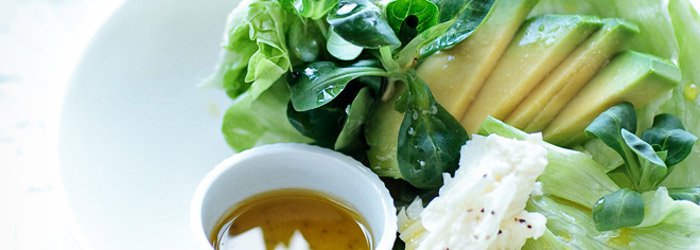 Salad with avocado and mozzarella