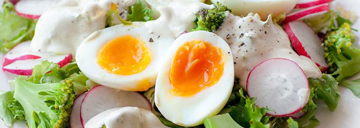 Salad with broccoli, egg and radish