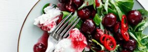 Sałatka z czereśniami, ricottą i chili