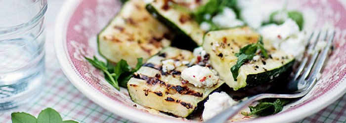 Grilled zucchini salad with feta, mint and red pepper