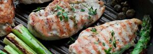 Grilled chicken salad with asparagus and capers