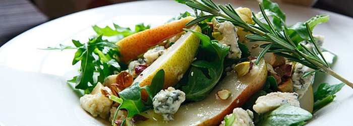 Pear, Gorgonzola and pistachio salad