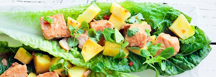 Salad with roasted salmon, pineapple and chili