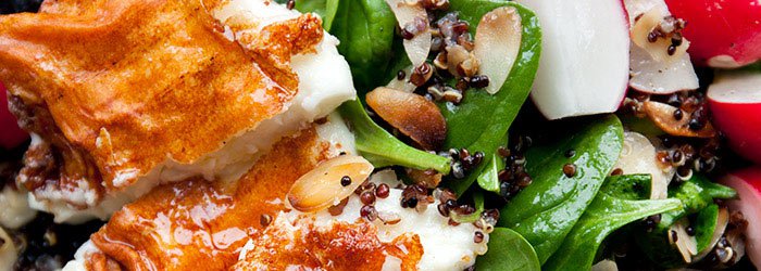 Salad with quinoa and fried cheese