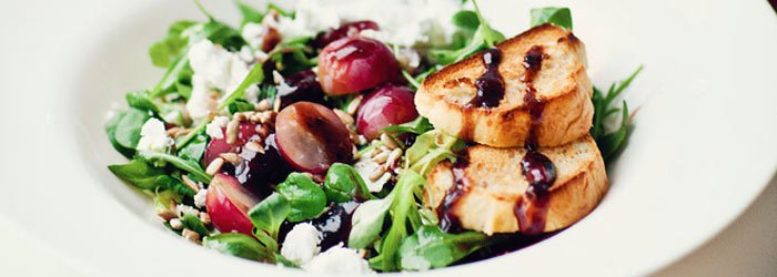 Salad with Grapes and Goat Cheese