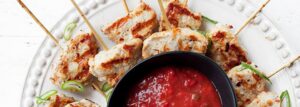 Sataje z polędwiczki wieprzowej z truskawkowym sosem chili