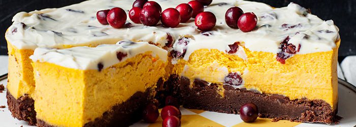 Sernik dyniowy na spodzie brownie