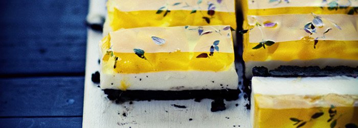 Sernik na zimno z kokosową panna cottą i mango w galaretce