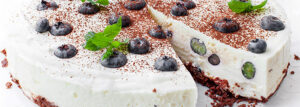 Sernik Stracciatella z borówkami