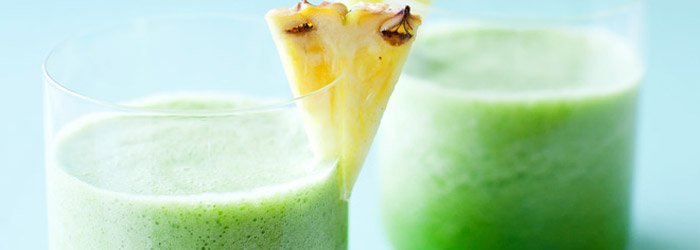 Smoothie z ananasem i natką pietruszki