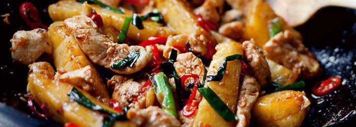 Stir-fry z kurczakiem, ananasem i chili
