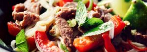 Stir-fry z wołowiną i makaronem ryżowym