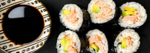 “Sushi” z pieczonym łososiem teriyaki