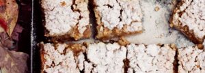 Szarlotka orkiszowa z sosem toffee