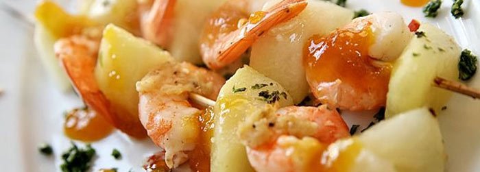 Szaszłyki z krewetkami i melonem