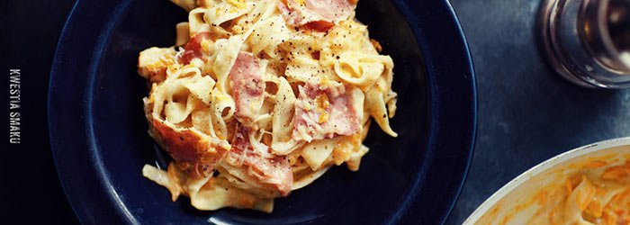 Tagliatelle z szynką parmeńską, tartą dynią i kremowym sosem z pomarańczą