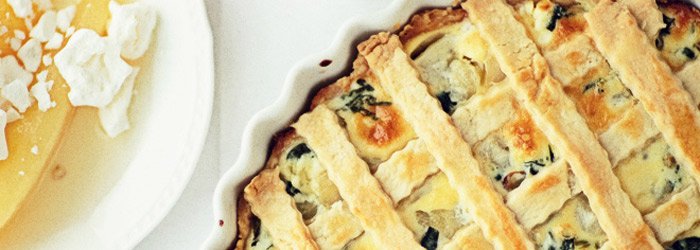 Tarta krucha ze szpinakiem, ricottą i gruszką gotowaną w syropie