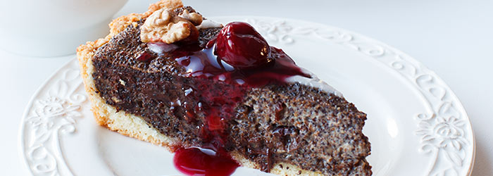 Tarta makowa z czekoladą i wiśniami