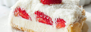 Tarta Raffaello z truskawkami
