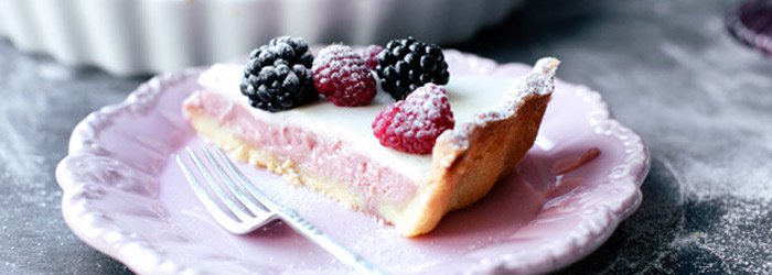 Tarta z kremem malinowym