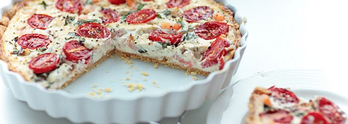 Tarta z krewetkami, pomidorkami cherry i bazylią