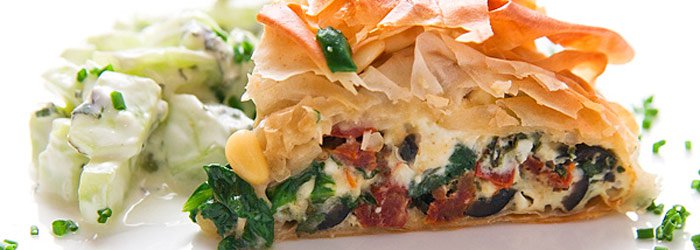 Tarta ze szpinakiem, fetą i suszonymi pomidorami