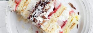 Tort Stracciatella z truskawkami