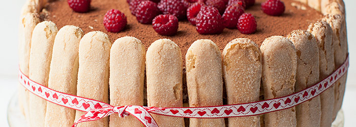 Tort Tiramisu z malinami