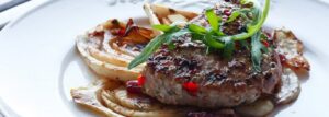 Tuńczyk z fenkułem w marynacie z chilli