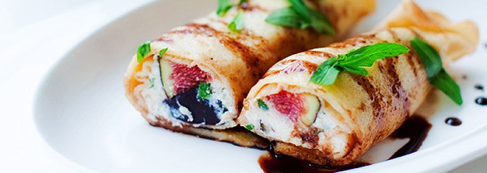 Baked pancakes with figs, ricotta and fresh tarragon