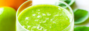 Zielone smoothie ze szpinakiem i bazylią