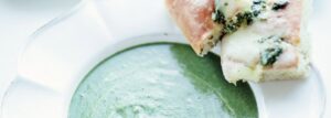 Broccoli soup with spinach and mascarpone