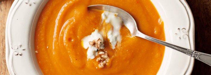 Pumpkin soup with apples and walnuts