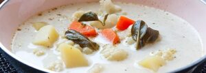Cauliflower soup with potatoes and blue cheese