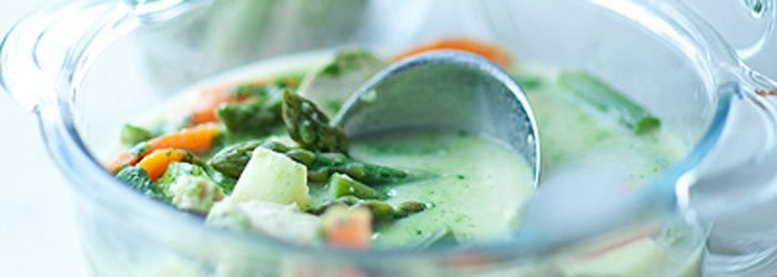Asparagus soup with chicken and millet
